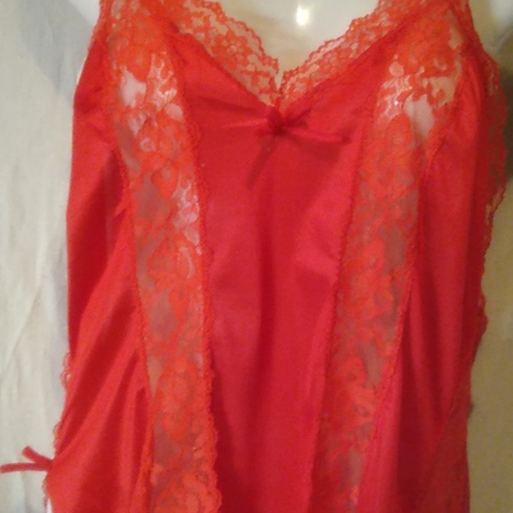 Negligee - Picture 2 of 11